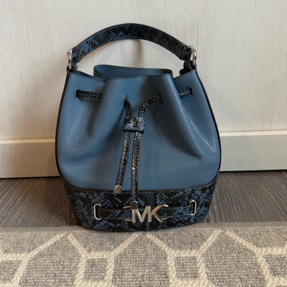 Michael Kors Reed Md Bucket Bag - Denim Blue Snakeskin